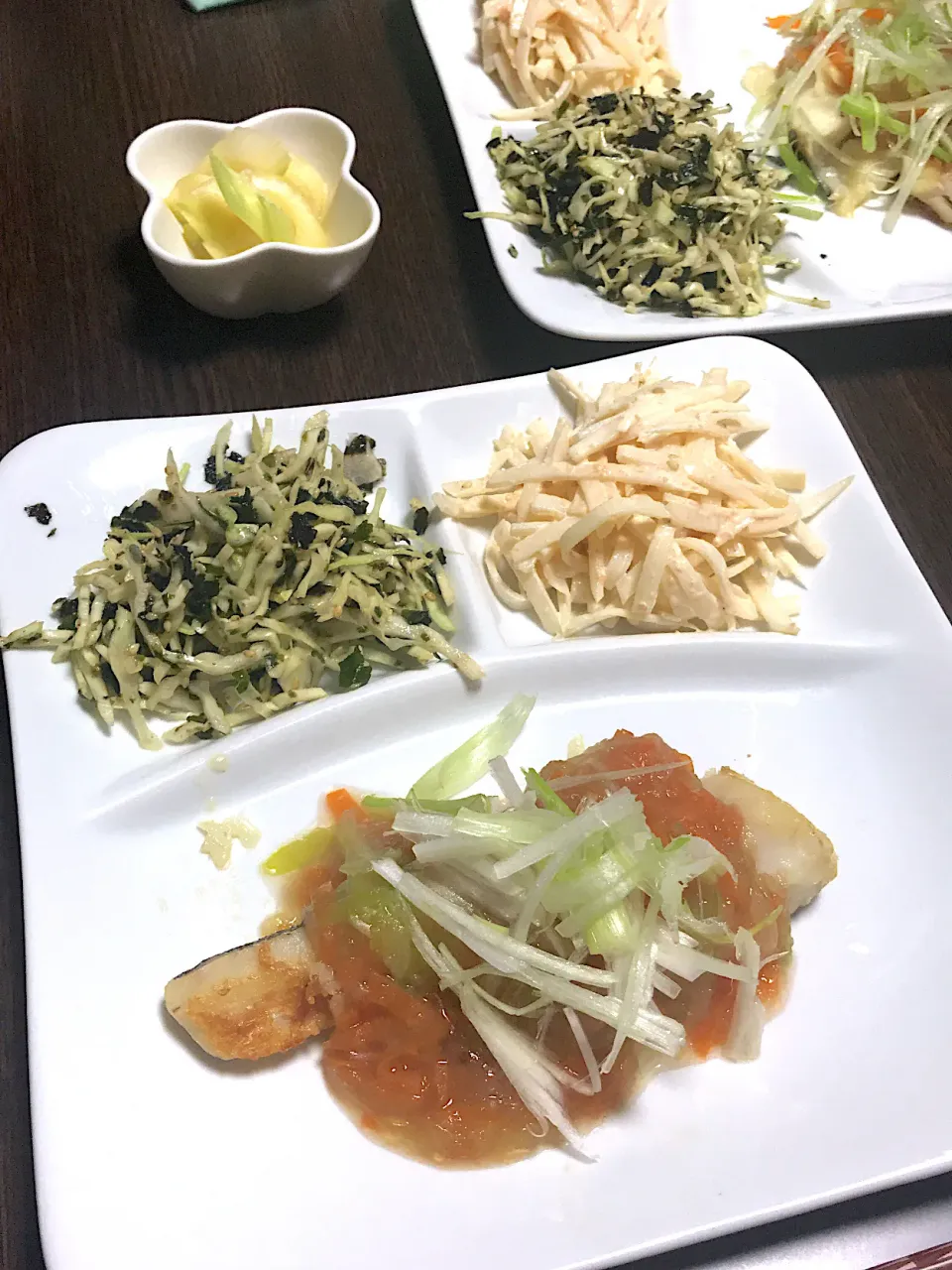 Snapdishの料理写真:#タラのみぞれあんかけ  #キャベツわかめのゴマサラダ  #じゃがいも明太子マヨ|𝕜𝕪𝟙𝟘𝟚𝟘𝟙𝟠さん