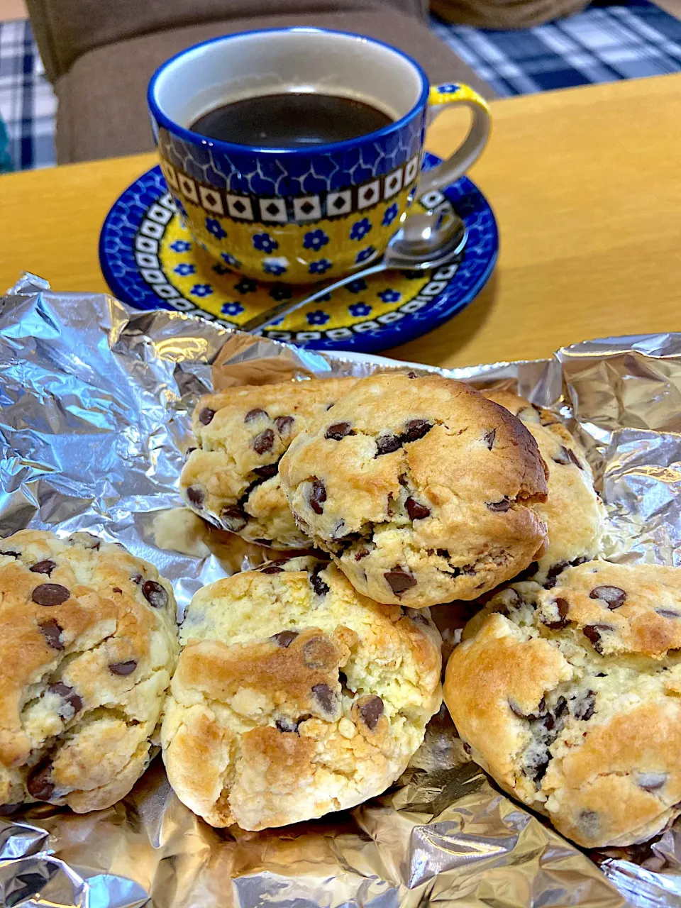 ホットケーキミックスでチョコチップスコーン☕️|まるもち☻さん