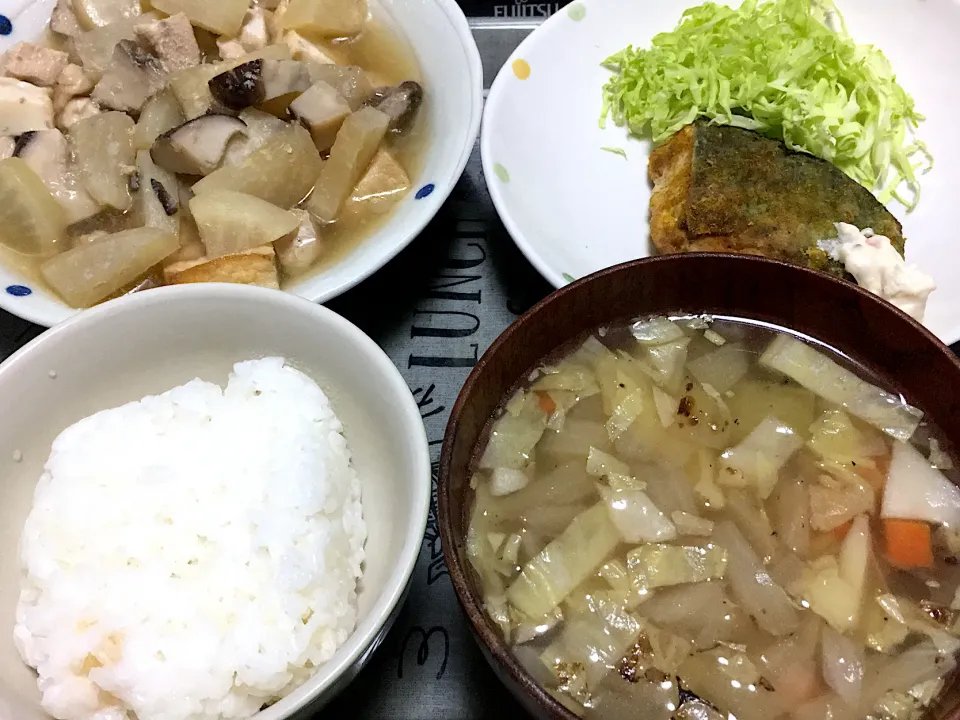 Snapdishの料理写真:コンソメスープと魚のカレームニエルと大根のめんつゆ煮！|あんこさん