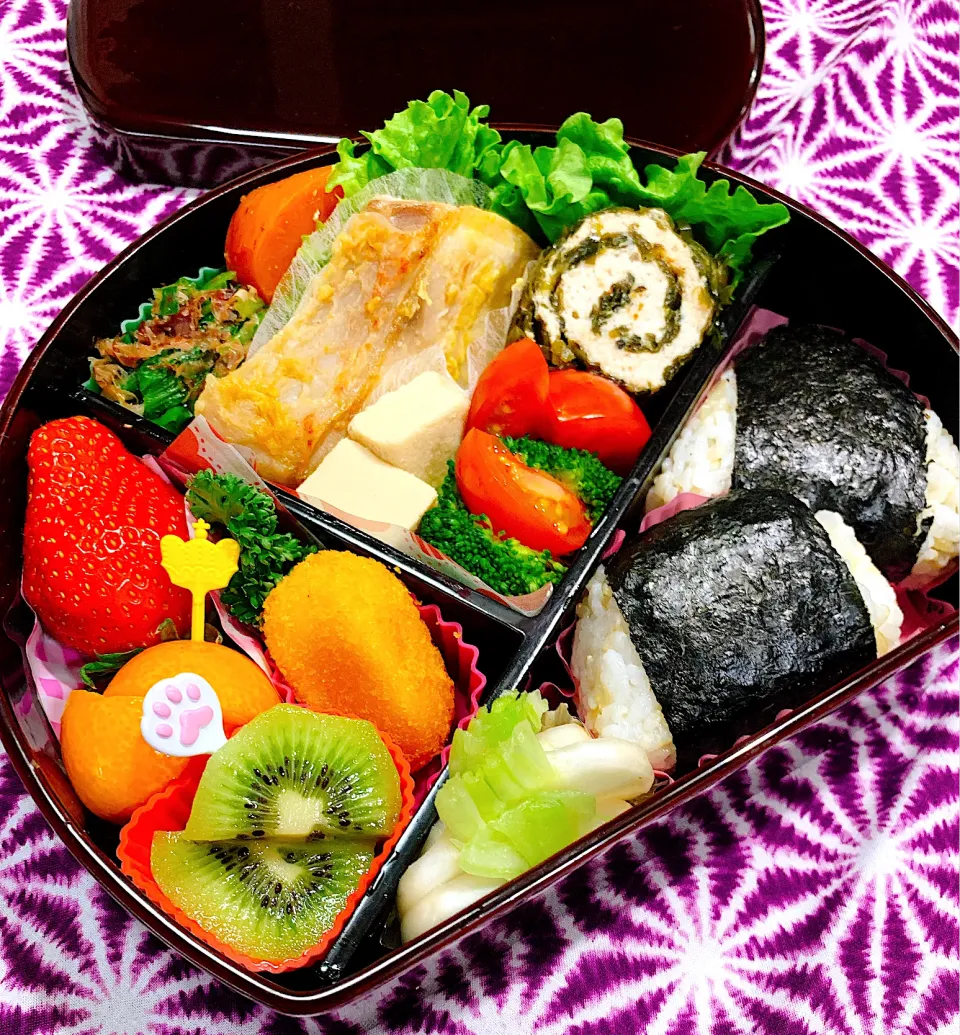 Snapdishの料理写真:#お弁当　#お父さん弁当　#メヌケ西京味噌焼き　#玄米ご飯　#半月弁当箱　#本漆　#漆器　#本漆弁当箱　#容器が良いと中身も良く見える不思議|Blueberry🫐さん