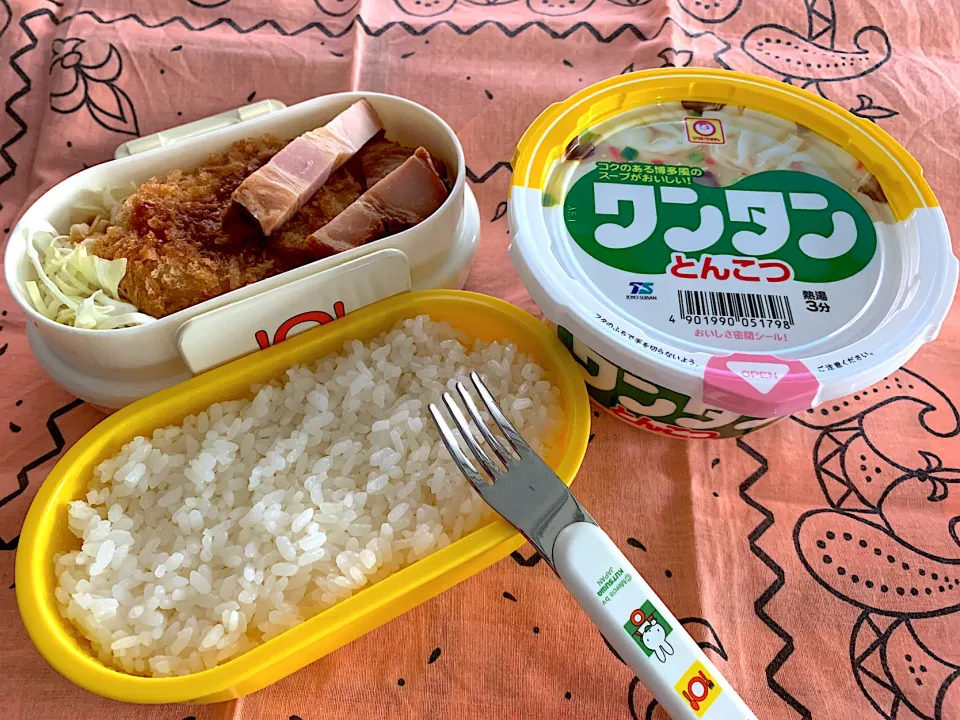 Snapdishの料理写真:コロッケと焼豚のお弁当|Tadahiko Watanabeさん