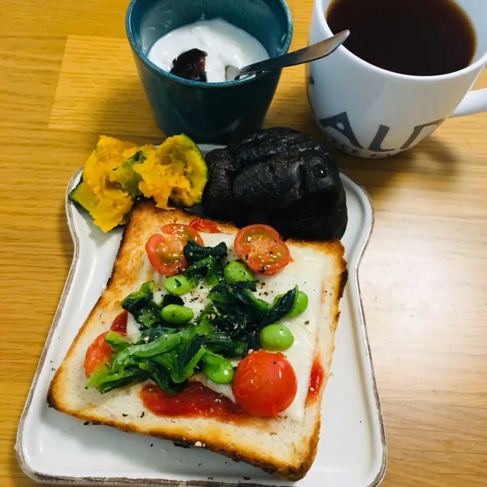 栄養満点💯小松菜トマトのチーズパン🍞|りりさん