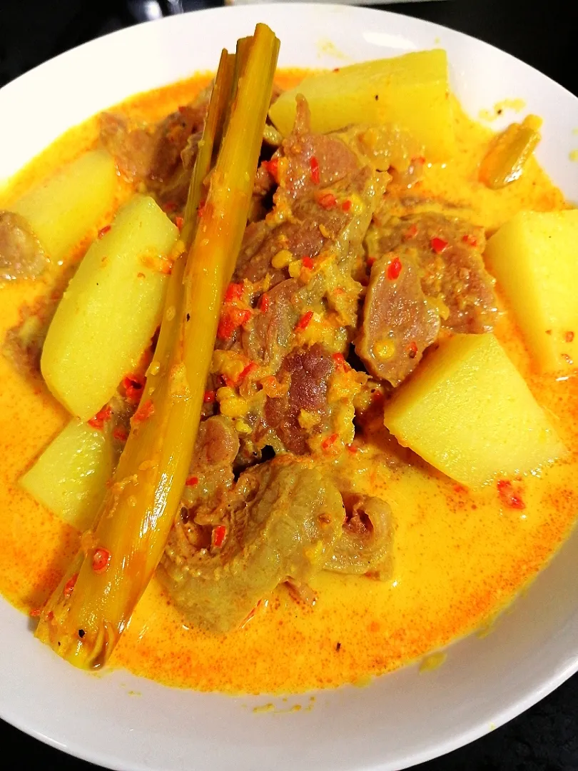 Masak lemak daging salai campur kentang|azirasamsuddin771008055774さん