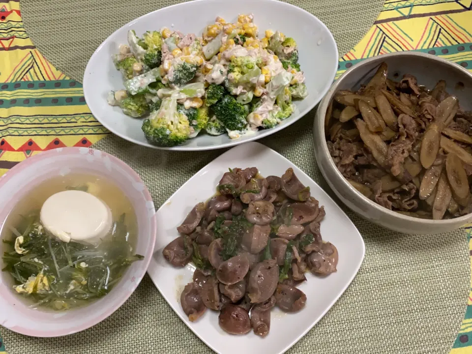 Snapdishの料理写真:牛肉とごぼうのしぐれ煮、ブロッコリーとコーンのツナサラダ、豆腐の水菜卵とじ、砂肝ねぎ塩炒め|peanutsさん