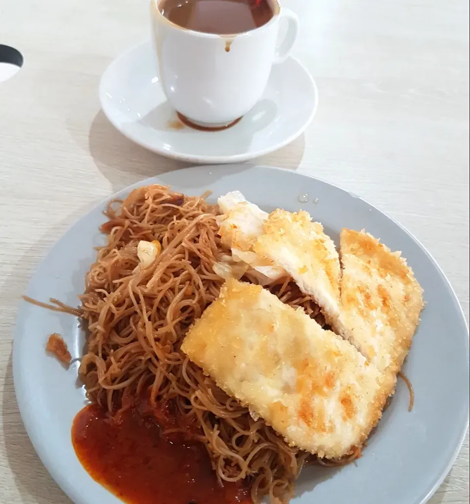 Breakfast with beehoon and fish fillet 😋
kopi c 💕|🌷lynnlicious🌷さん