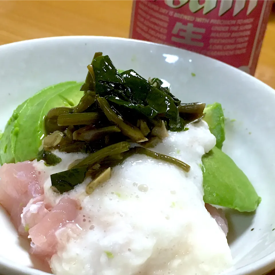 Snapdishの料理写真:マグロの山かけに、自家製葉ワサビの醤油漬けをのせてみた😁アボカド🥑も一緒に💕💖😍|Yu Yu mamaさん