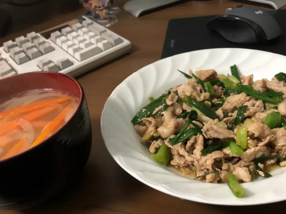 Snapdishの料理写真:豚肉と分葱の中華炒め・人参と玉ねぎの味噌汁|a-parkさん