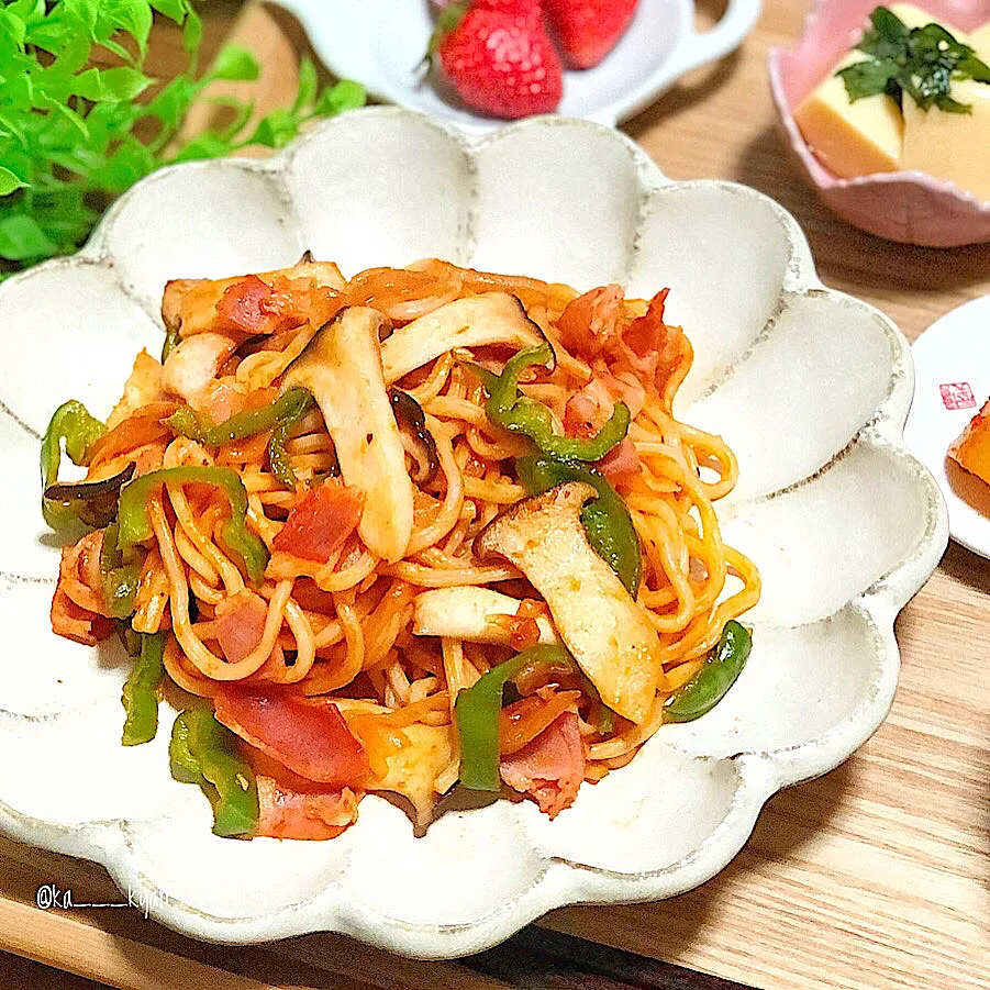 野菜たっぷりナポリタン🤤|かなこ🌼さん