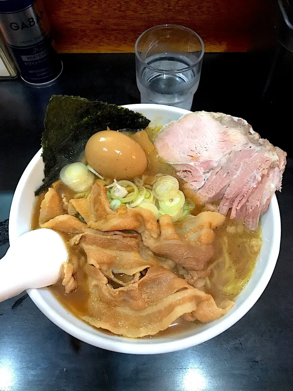 ラーメン(100.・純正スープ)@一条流がんこラーメン総本家|morimi32さん