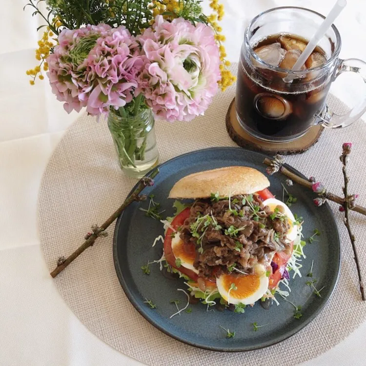 Snapdishの料理写真:3/11❤︎和牛ロース焼肉&半熟たまご乗せベーグルサンド❤︎お弁当の残り物で…🍃|Makinsさん