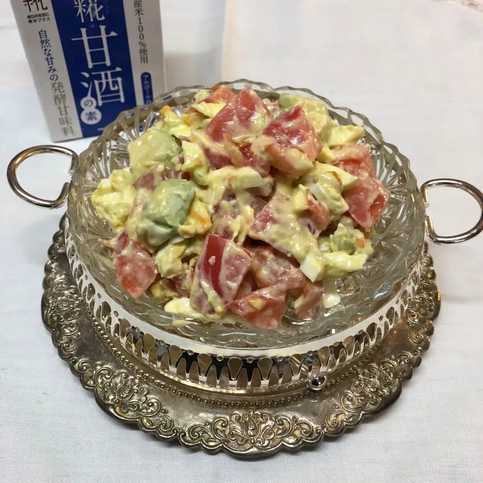 Snapdishの料理写真:アボカド🥑トマト🍅卵糀甘酒クリチ和え🌺|henryさん