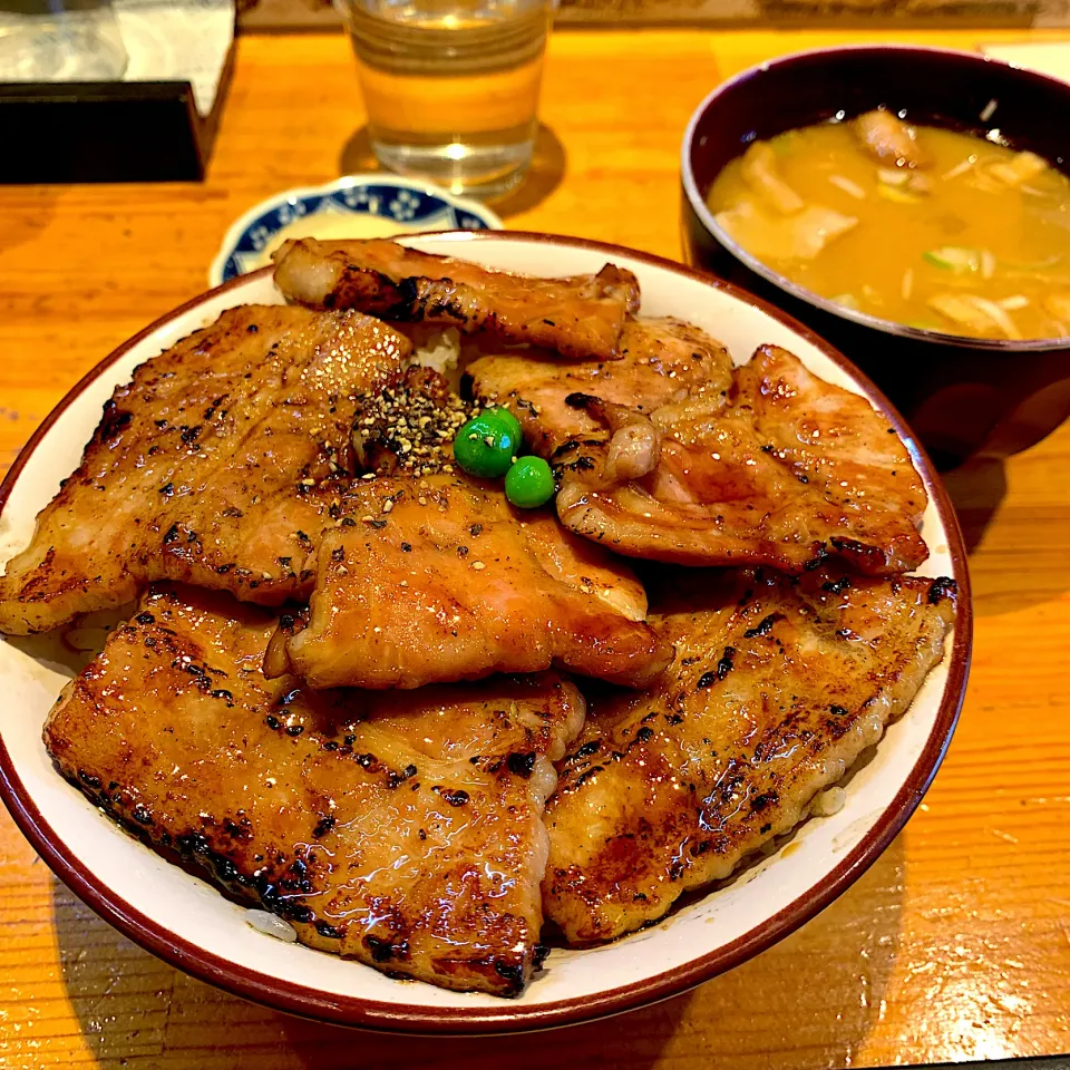 Snapdishの料理写真:ロース・バラ豚丼|mkppさん