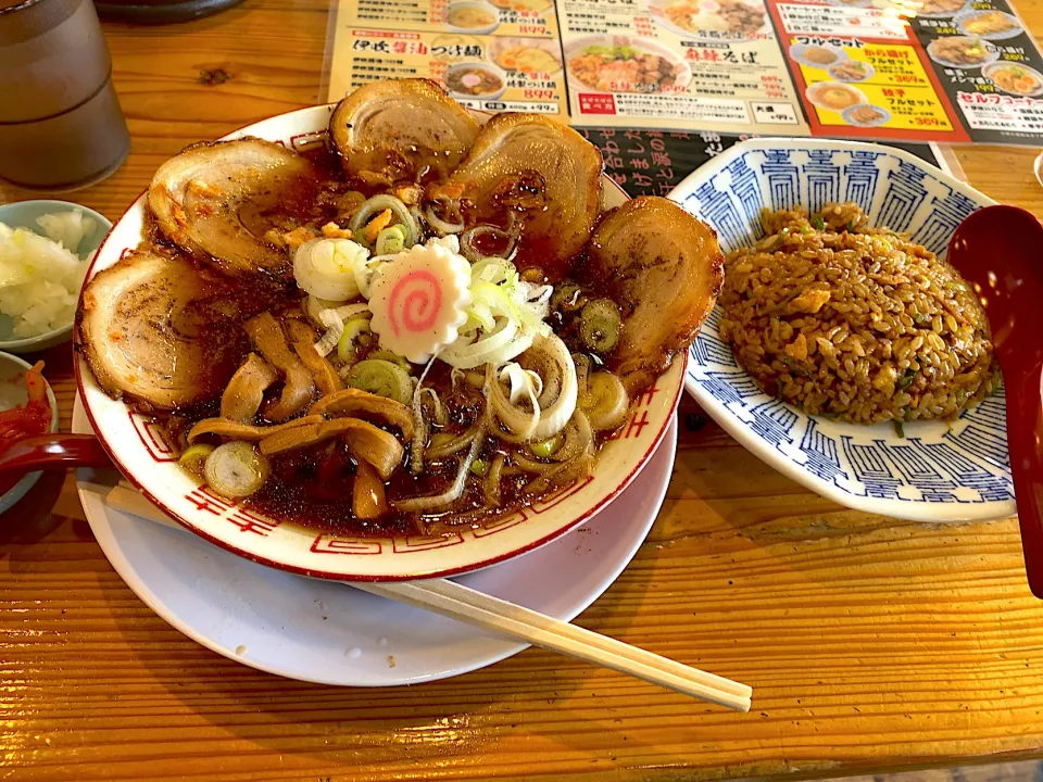 伊吹商店さんの醤油チャーシュー麺^_^|tubakiさん