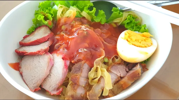 บะหมี่หมูแดงหมูกรอบ|Ekajit Phamさん