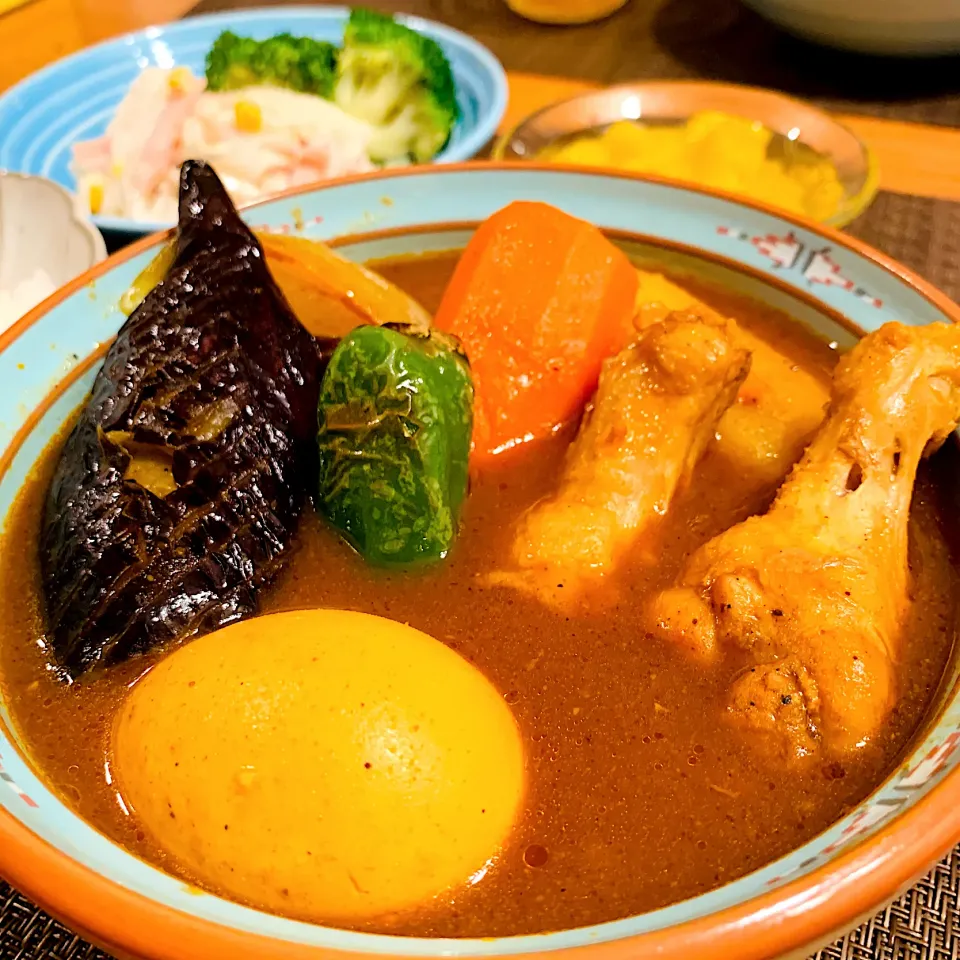 スープカレー✨野菜ゴロゴロ♡鶏肉箸でほろりとなるくらい煮込んでます🐔|いちごさん