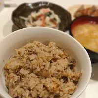 Snapdishの料理写真:●サバの水煮缶と舞茸を使った炊き込み御飯|ゆう˙˚ʚ♡ɞ ˚˙さん