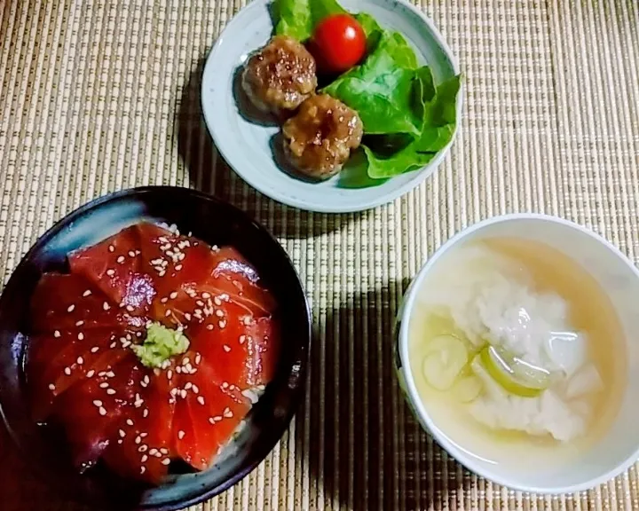 なかおちの漬け丼
つくね
手作りワンタンスープ|Saorinさん