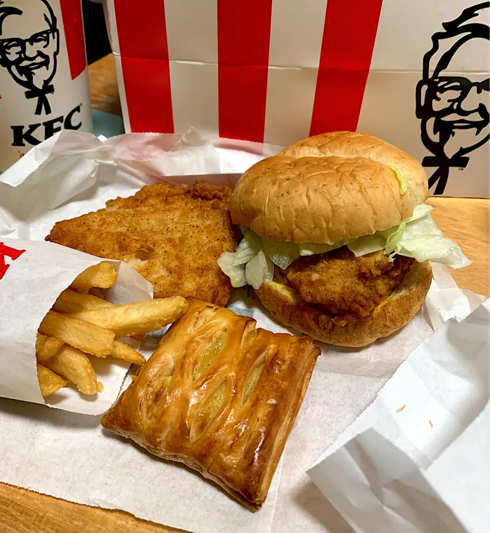 Snapdishの料理写真:クワトロチーズサンドバーガー🍔BOX|るみおんさん