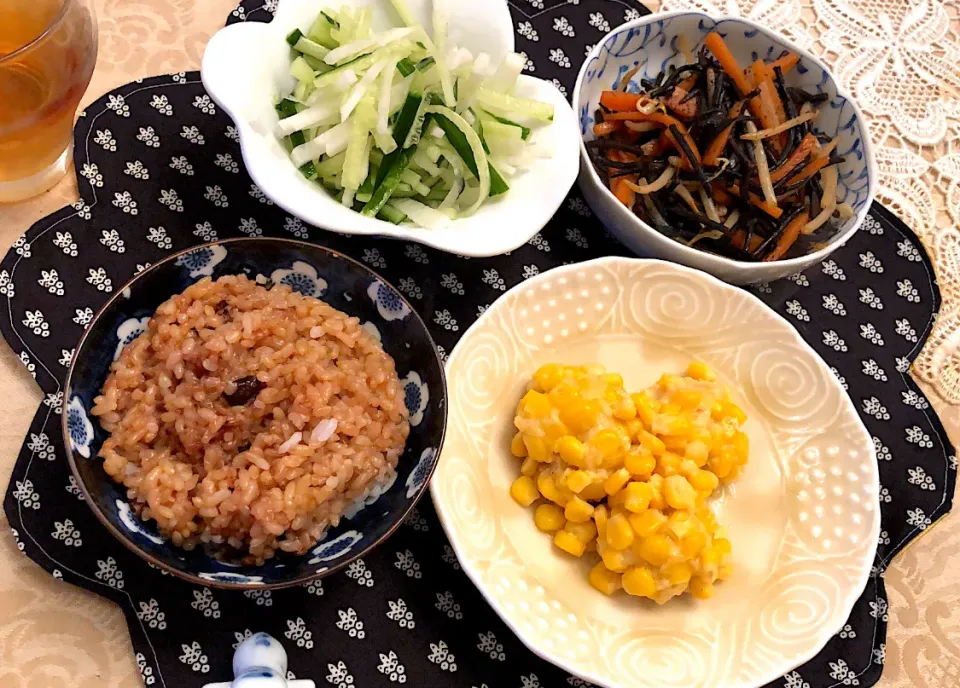 鶏ひき肉のかのこ蒸し夕食💕|もこさん