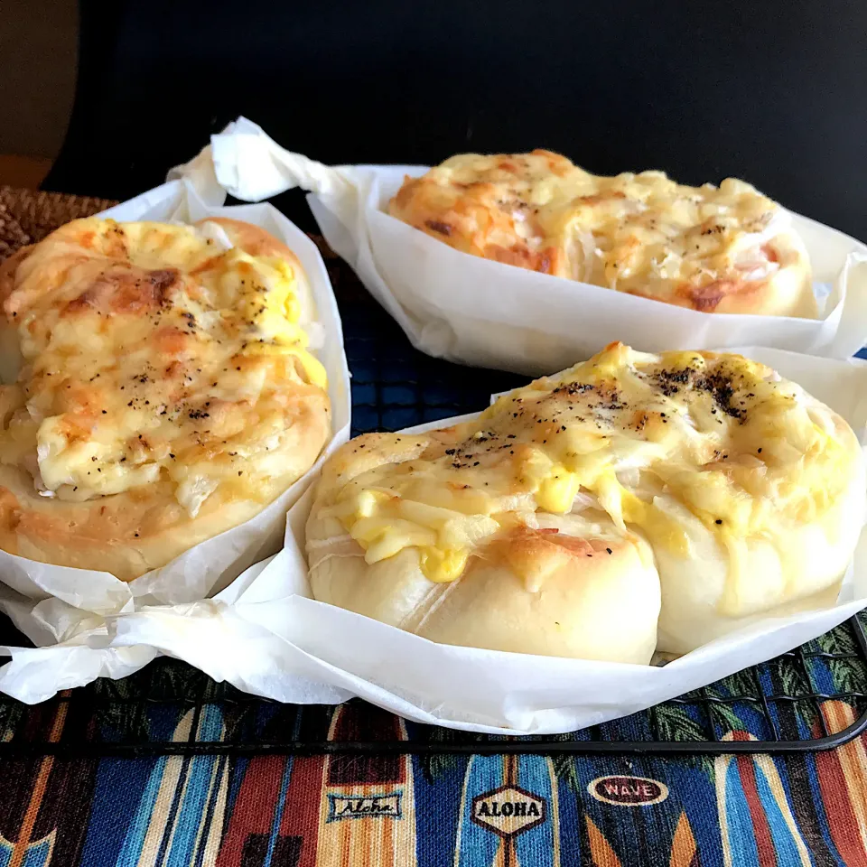 新玉ねぎでチーズオニオンブレッド🍞|ニャン太郎さん