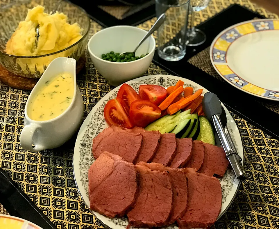 Australia corn beef #mashed potatoes #white sauce #fresh mixed veggies|Babyluv Cabrera Ocampoさん