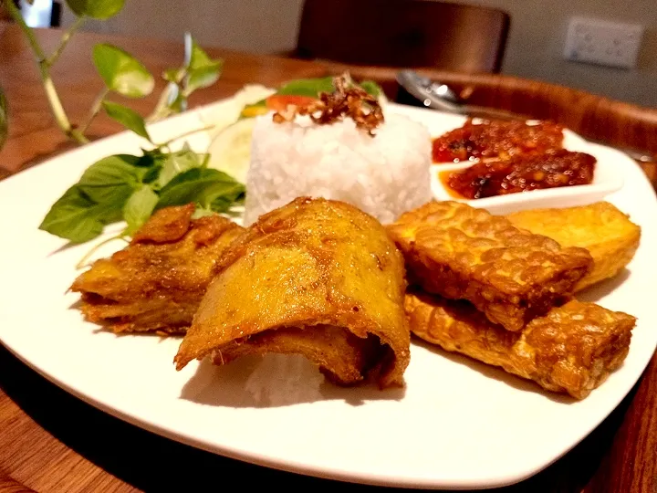 ayam penyet vege|ealfahreize@gmail.comさん