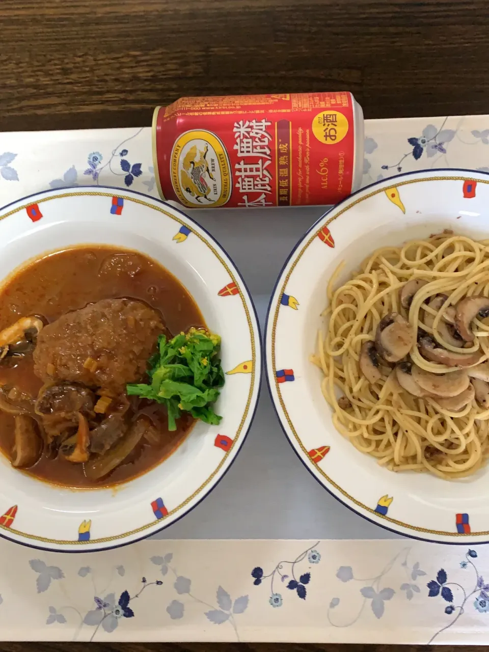 煮込みハンバーグとバンバーグを焼いた後にできたソースで作ったスパゲティ。|tamemitiさん