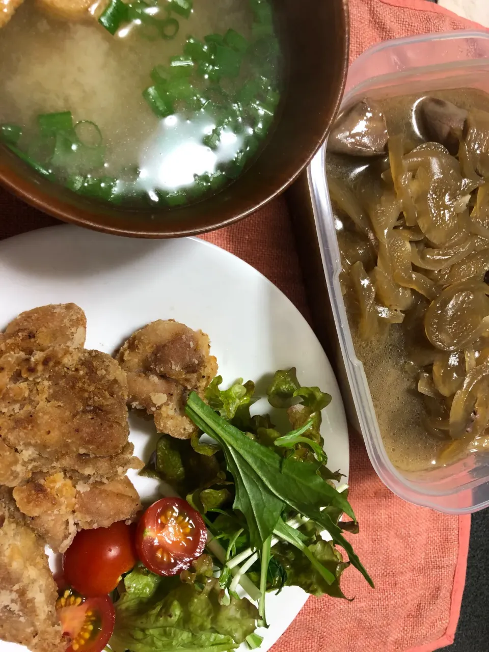 唐揚げ、鶏レバーの煮物、豆腐の味噌汁|ころりんさん