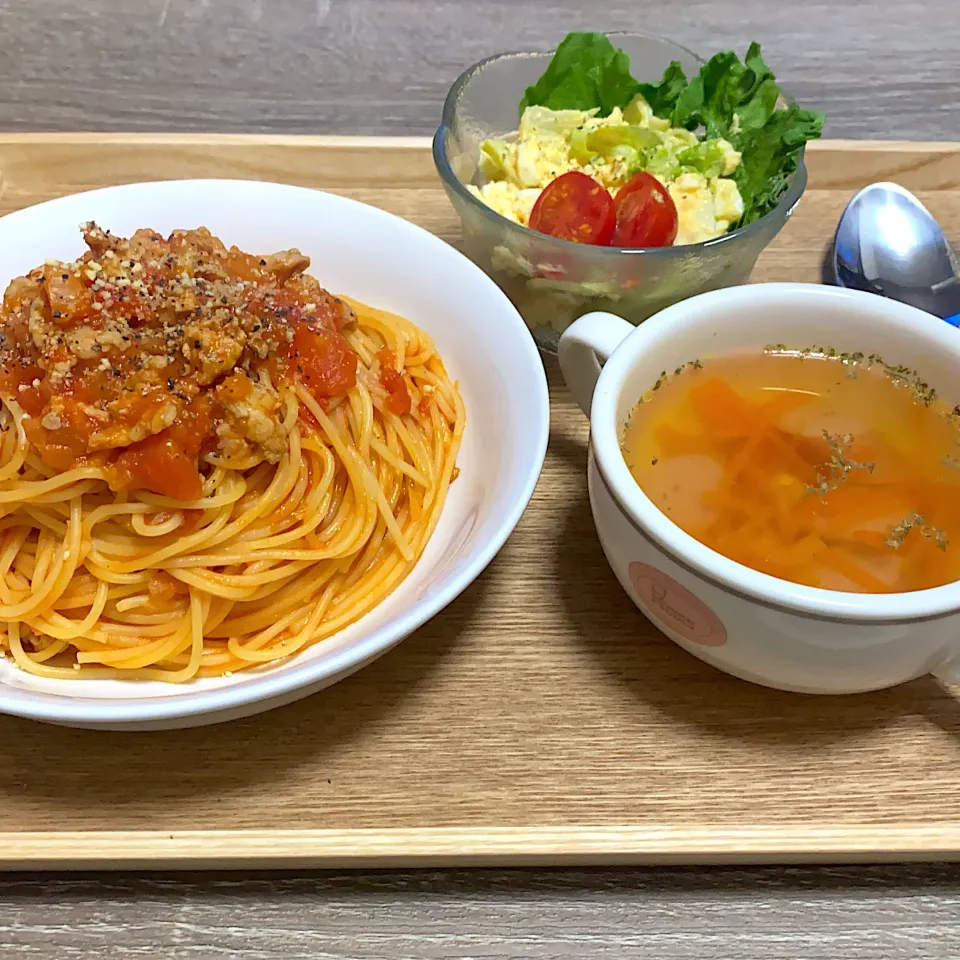 豚こま肉のボロネーゼパスタ コンソメスープ レタスの卵マヨサラダ|m iさん