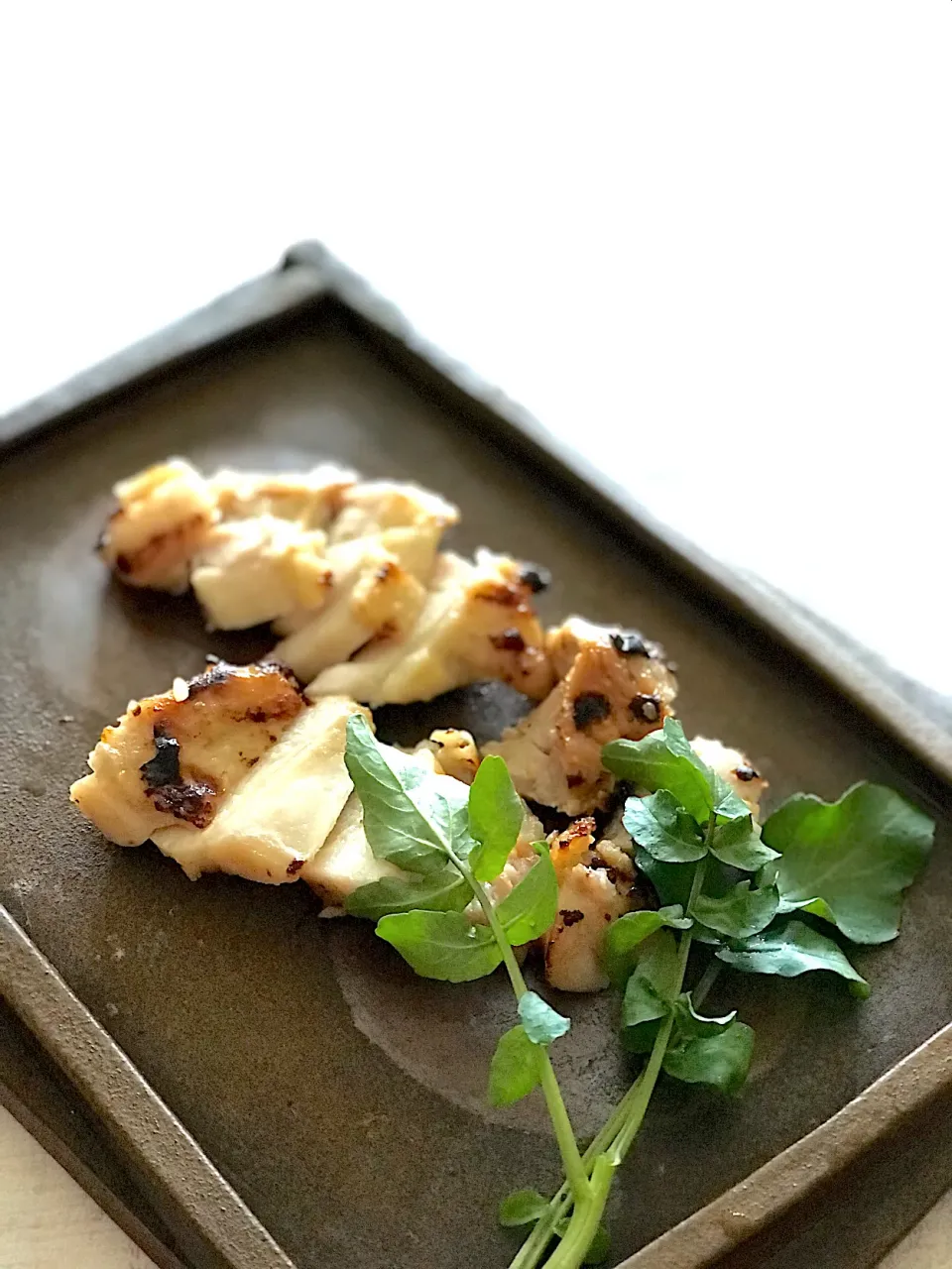 塩麹と白味噌で漬け込んだ鶏肉焼いたらめちゃうまでした　#焼き鳥|sonokoさん