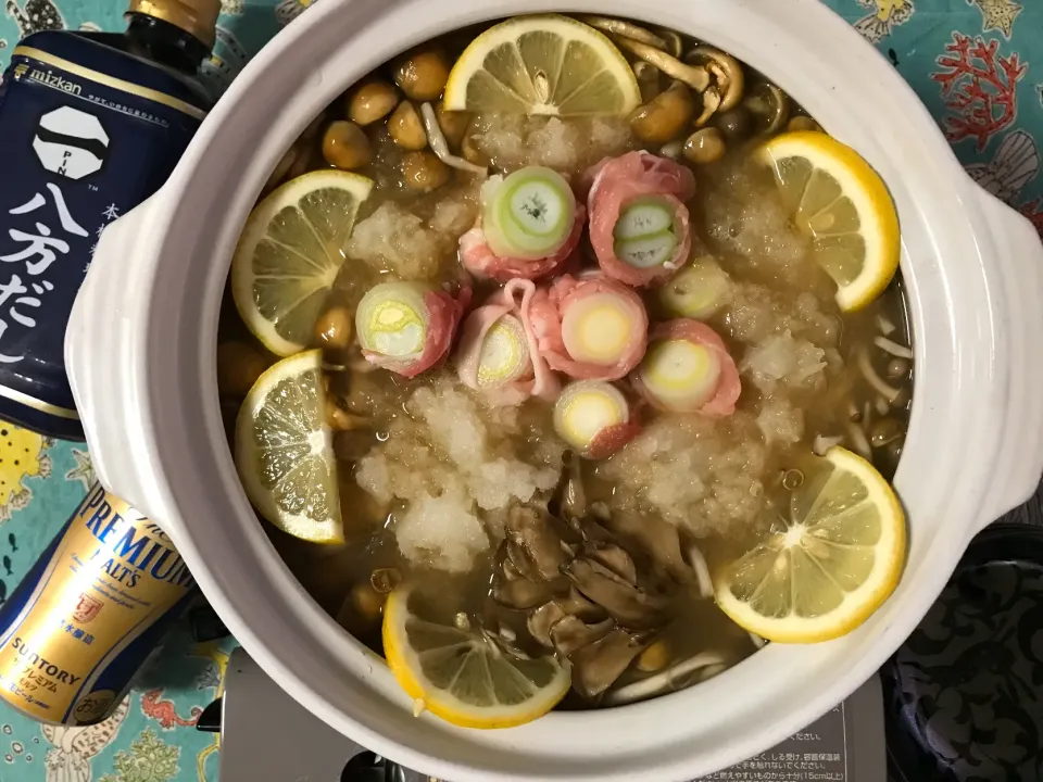 Snapdishの料理写真:咲きちゃんさんの料理 どっさりきのこと豚肉のみぞれレモン鍋|noeさん