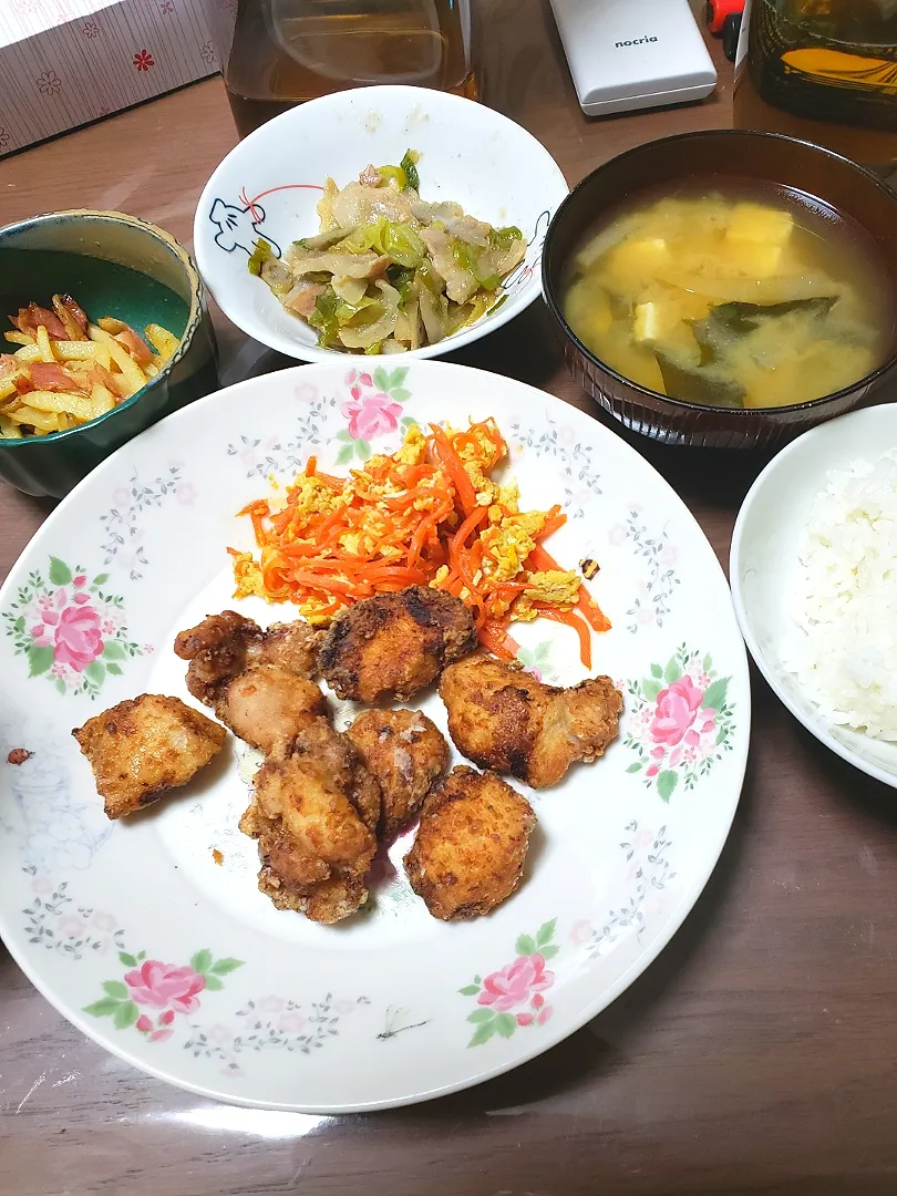 唐揚げ、人参しりしり、ベーコンポテト、豚と野菜の味噌炒め|みーさん