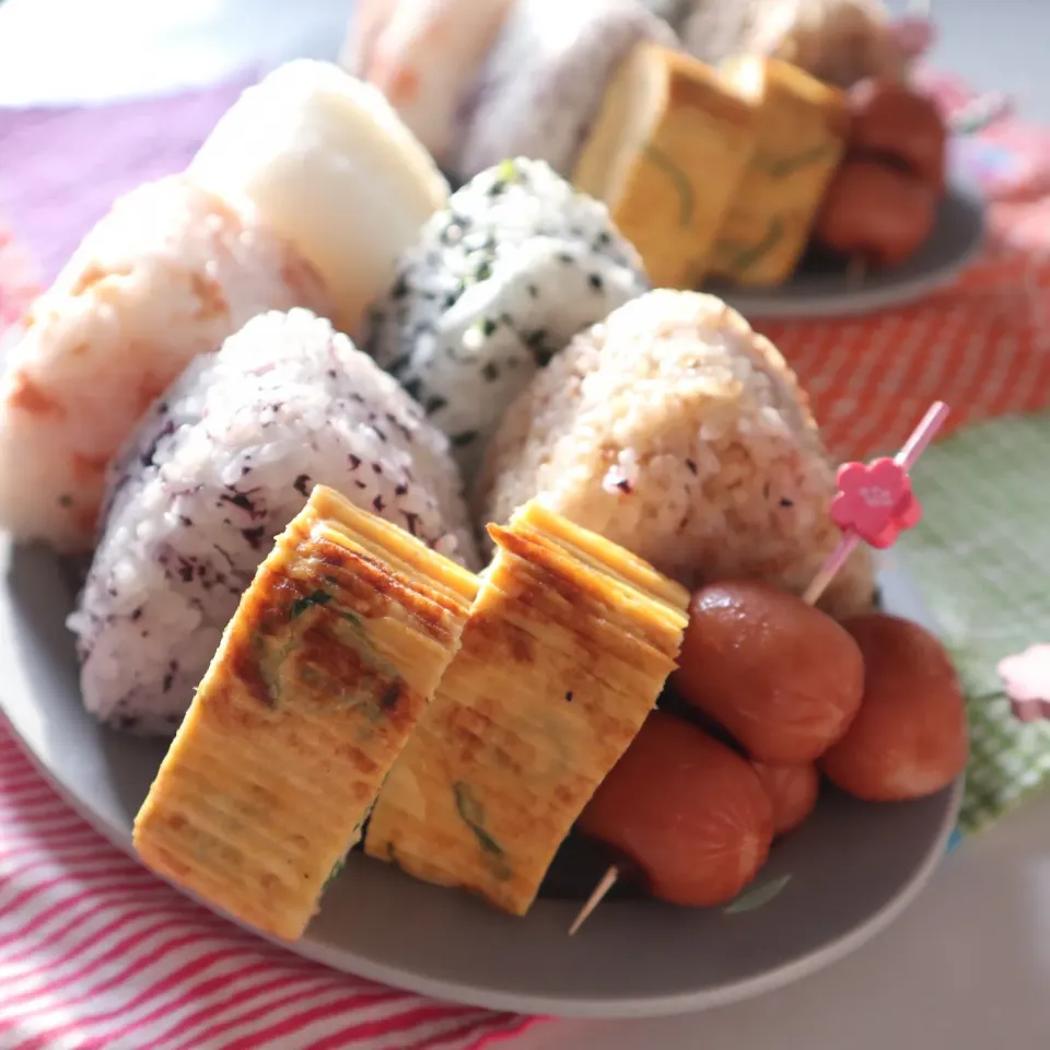 中学生男子置きランチ10日目🍱五色むすび(おかか、鮭、ゆかり、わかめ、塩)🍙|なかじー。さん