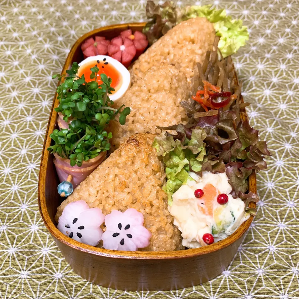 Snapdishの料理写真:旦那のお弁当1  玄米おにぎり弁当にしました^ ^|ヤマネコさん