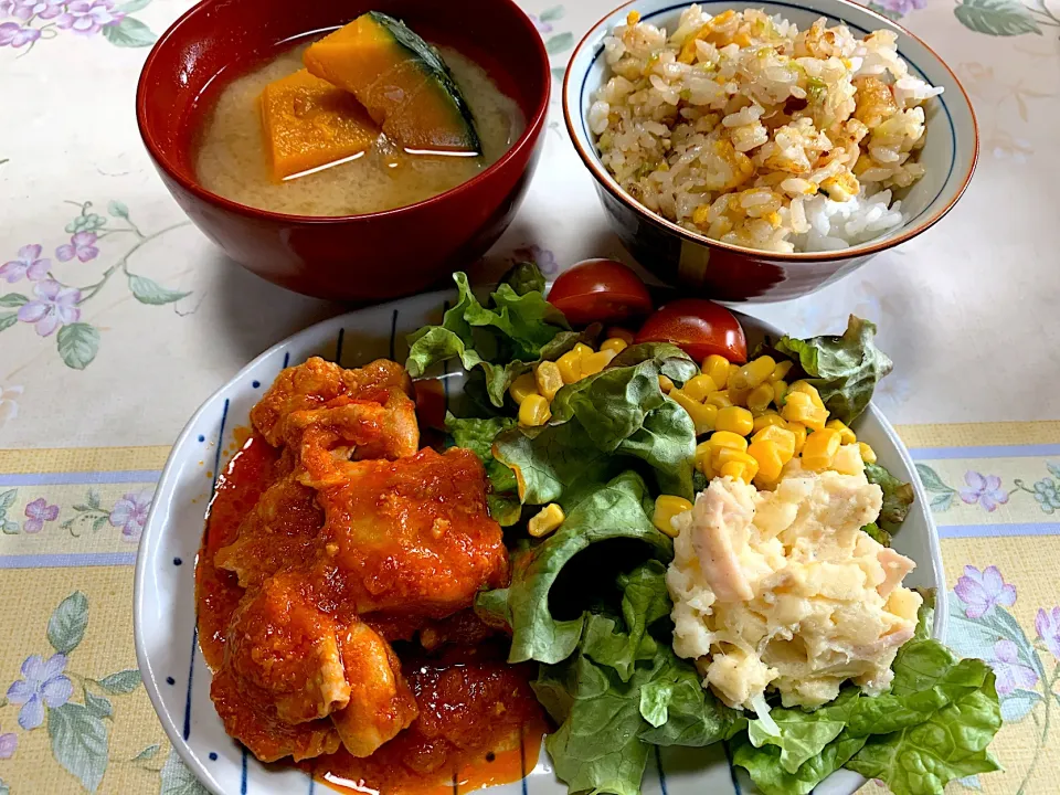 朝ごはん、鶏肉のトマトソース煮、ポテトサラダ|Isimura Hidekiさん