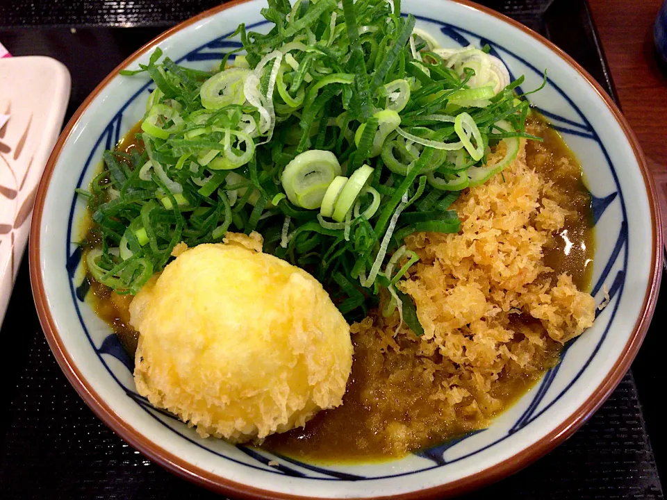 カレーうどん+卵の天ぷら　丸亀製麺|すくらんぶるえっぐさん