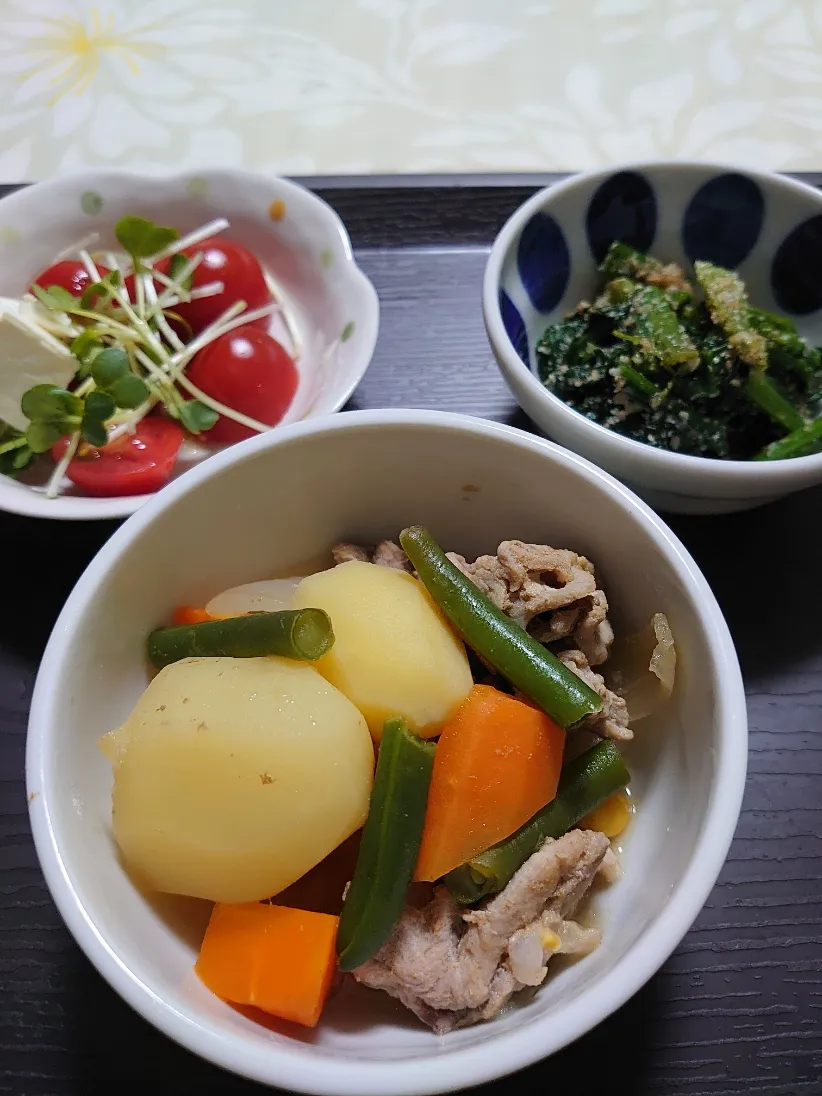 肉じゃがと諸々で簡単ご飯|🍒ふみりん🍒さん