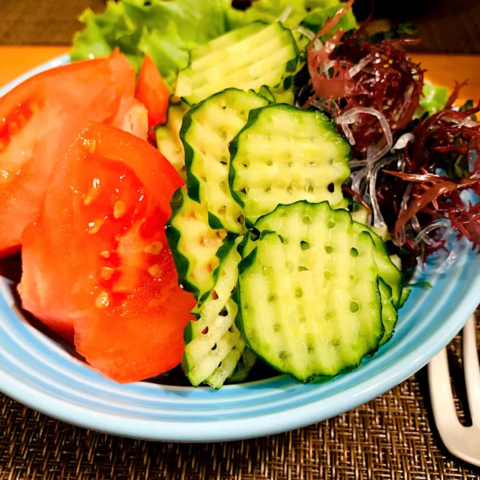 海藻サラダ🥗ワッフルピーラーでカットしたきゅうりはかわいい🥒|いちごさん