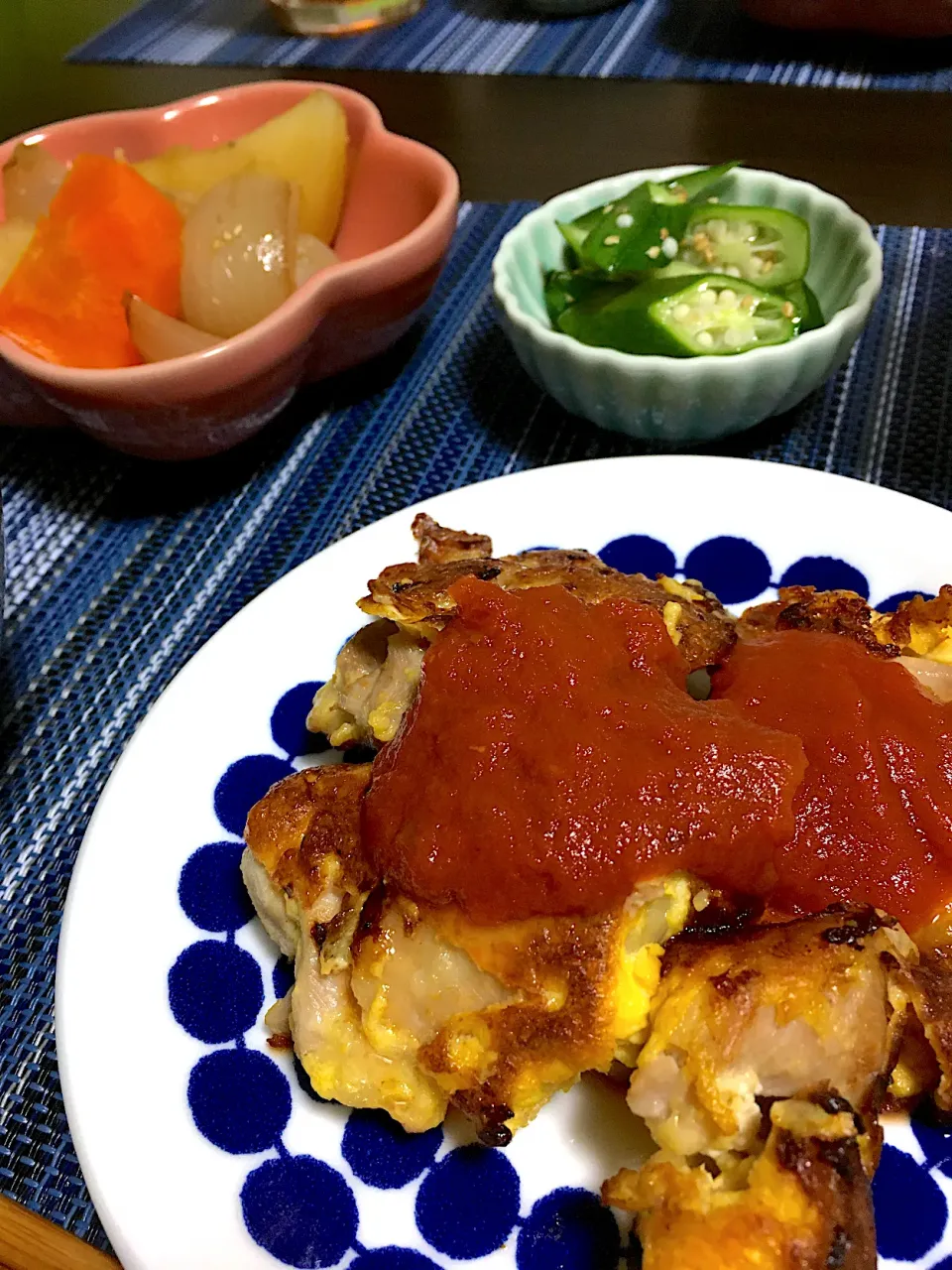 とりももにくのピカタ　きゅうりとオクラの梅昆布茶酢和え　野菜の煮物|ちぐあささん