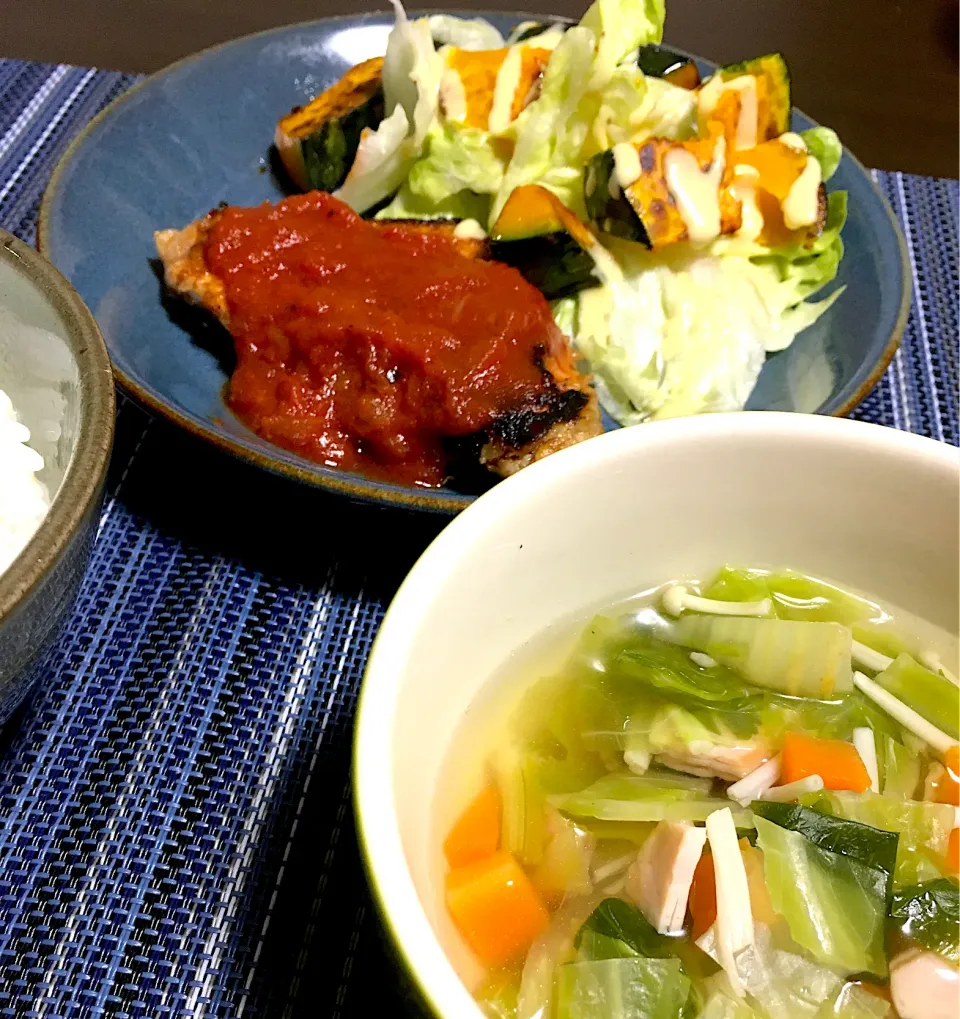 めかじきのムニエルトマトソースかけ　野菜たっぷりスープ|ちぐあささん