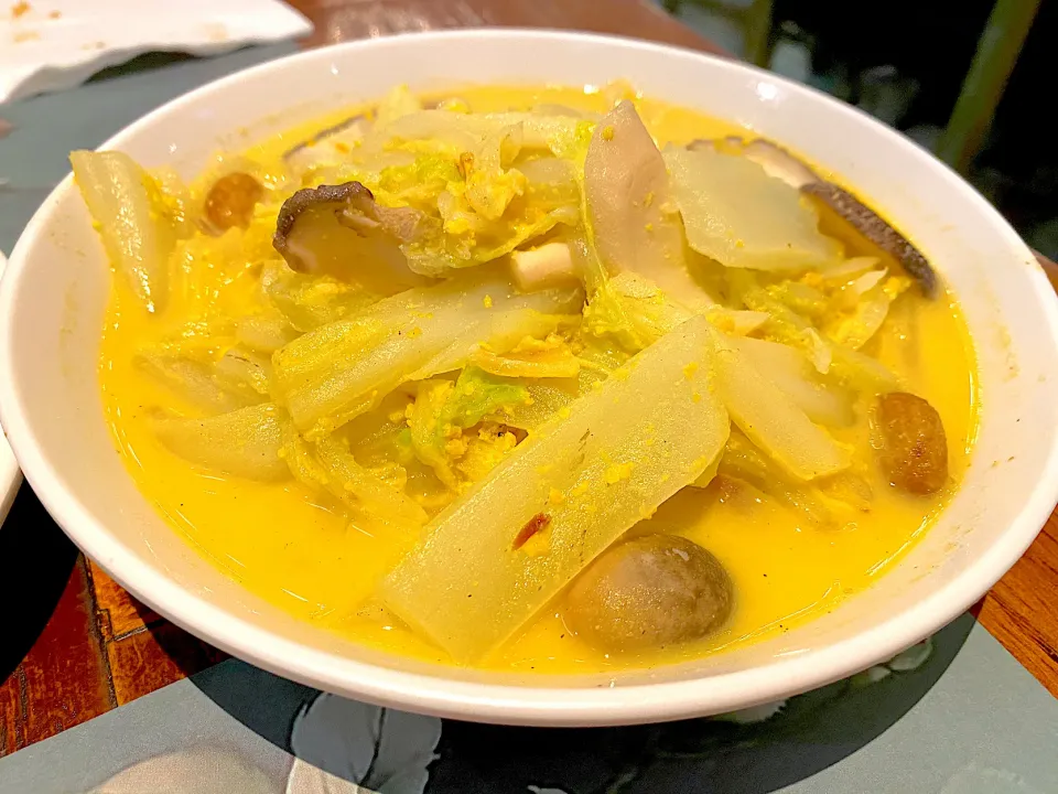 Tianjin cabbage with mixed mushroom and salted egg in soup|skyblueさん