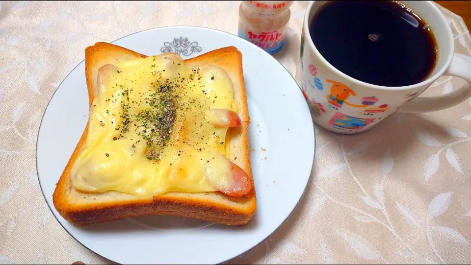 3/14の朝食☕🍞🌄
クロックマダム風トースト|卯月さん