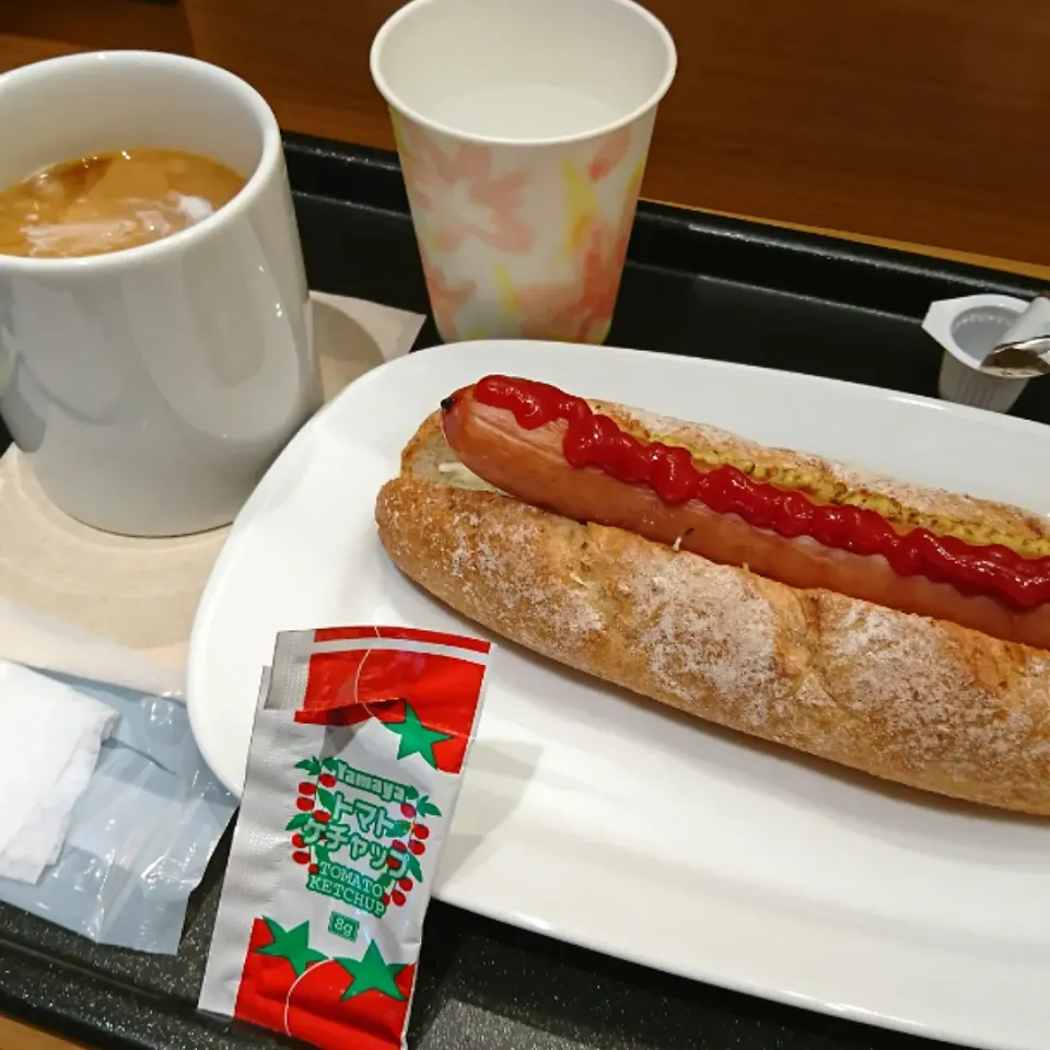 ベローチェにて🌭|しまだ ちえこさん