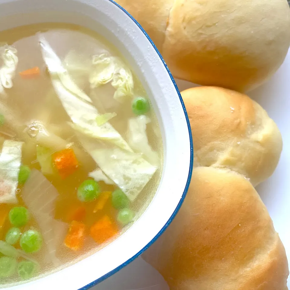 Homemade Macaroni soup 🍲 with Pandesal|Food Gardenさん