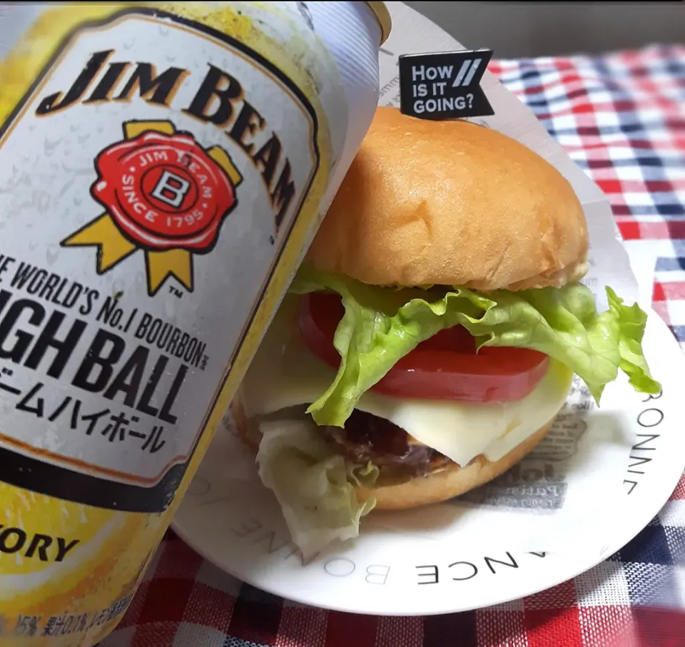 Snapdishの料理写真:一口じゃ入らな～い💦
ほろ酔いでハンバーガー🍔|ナオミさん