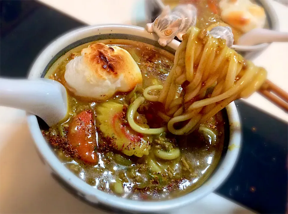 １８分茹でる讃岐うどんで、挽肉で作ったカレーうどん。
丸餅を入れて！|Takeshi  Nagakiさん