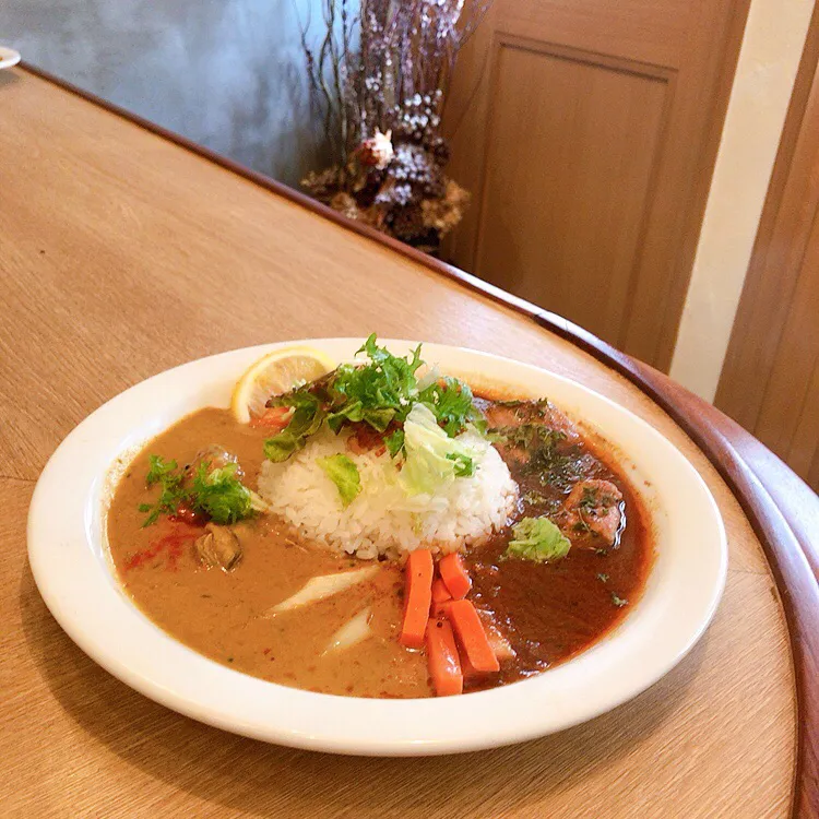 牡蠣カリーとチキンカリーのあいがけ🦪|ちゃみこさん