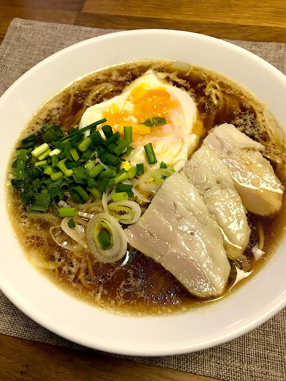 日清ラ王　醤油まろ味　全粒粉入り麺