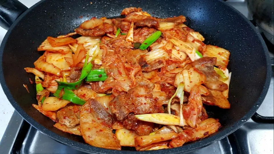 stir-fried pork belly with kimchi and pan-fried tofu|steven z.y.さん