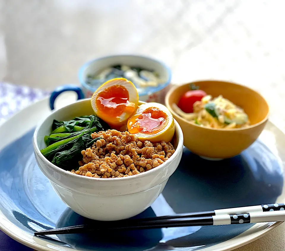 昼ごはん sakurakoさんの甘酒で作る常備菜　優しい甘み、しっとり鶏そぼろ🐔でそぼろ丼|砂雪さん